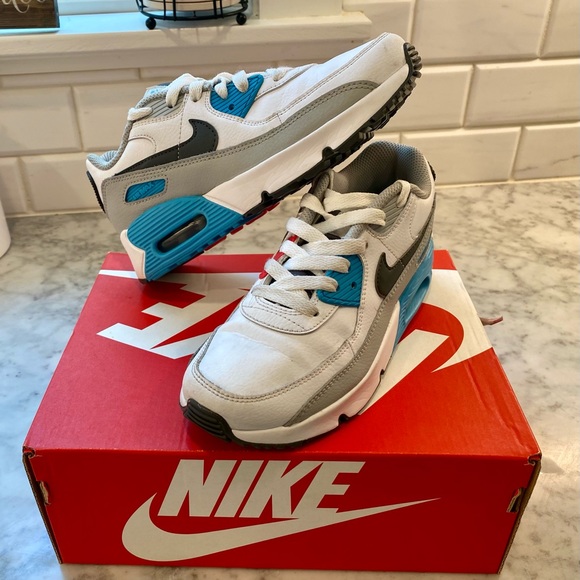 Nike Air Max (NWT) -Big Kids size 2.0 - Picture 5 of 8